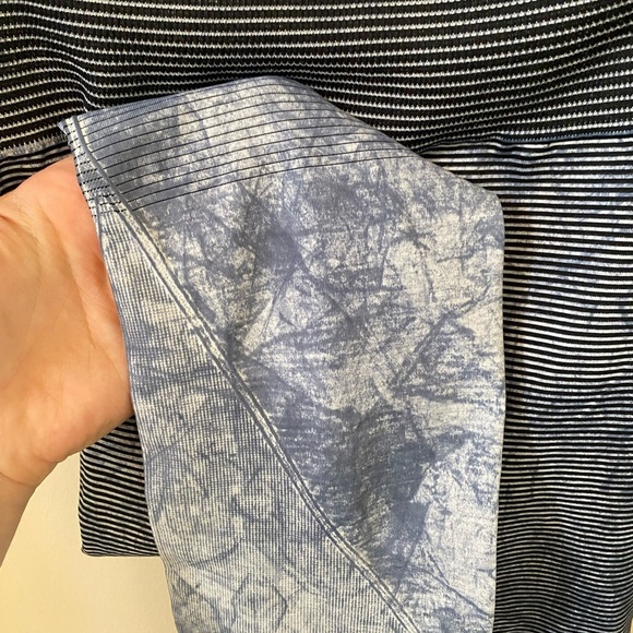 LULULEMON EBB TO TRAIN TIGHT LEGGINGS WASH TIE DYE MARBLE STRIPES NAVY BLUE NWT - Picture 9 of 12